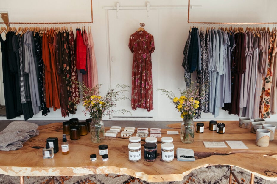Want to know how to shop ethically for clothes even if you're on a budget? Here are some tips to easily build a sustainable wardrobe.