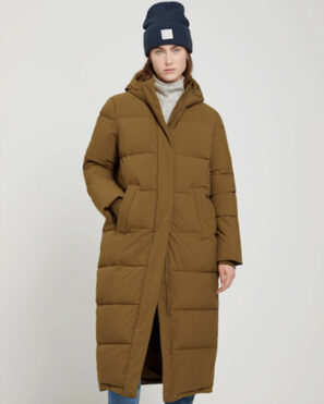 If you're looking winter jackets and puffer coats from ethical and sustainable fashion brands, here are 8 options than are more affordable than popular brands.