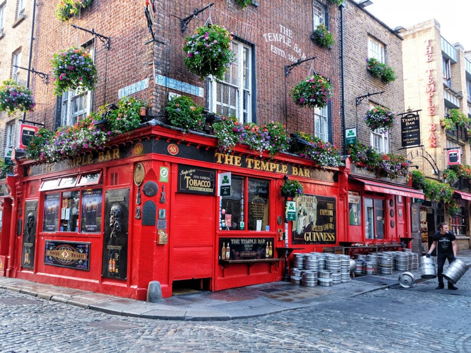 Looking for local and eco-friendly things to do in Dublin? This guide covers how to get around the city sustainably and the best places to eat and shop. 