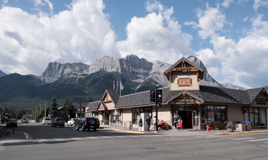 A beginner's travel guide to Canmore, Alberta, only a half-hour drive from Banff. Discover where to stay, eat, and hike in this quiet mountain town. 