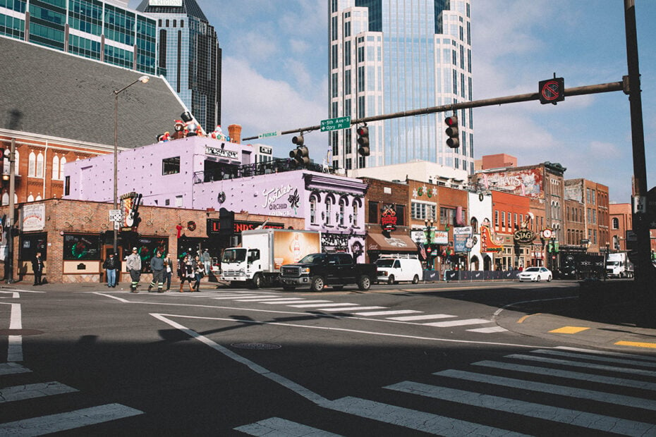 A travel guide on the top things to do in Nashville, TN. Local eats and sustainable shops, honky tonks to visit, and filming spots for Nashville the TV show.